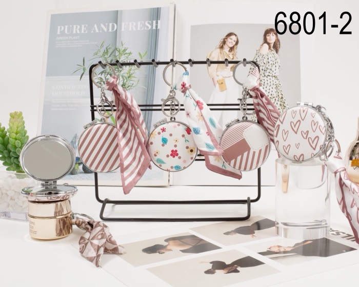 Çizgili ve çiçekli fularlı aynalı anahtarlık - Model 6801