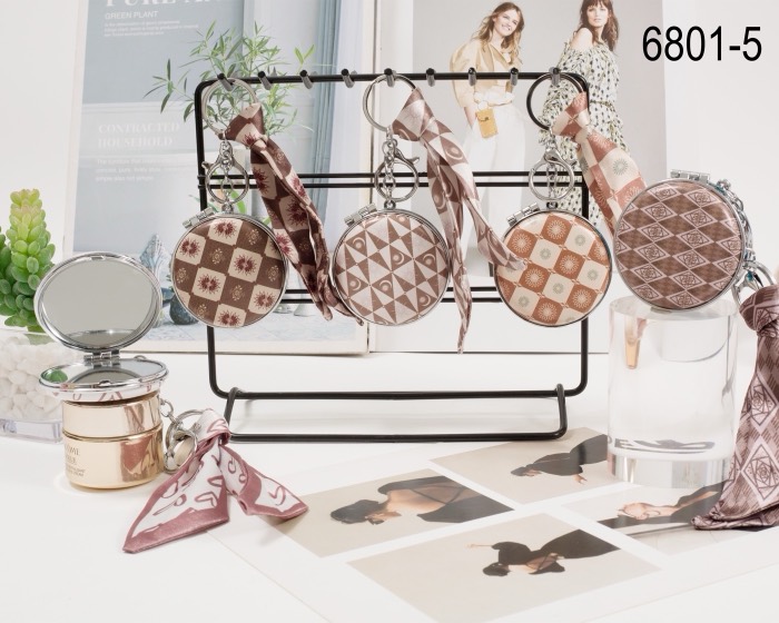 Geometrik desenli fularlı aynalı anahtarlık - Model 6801