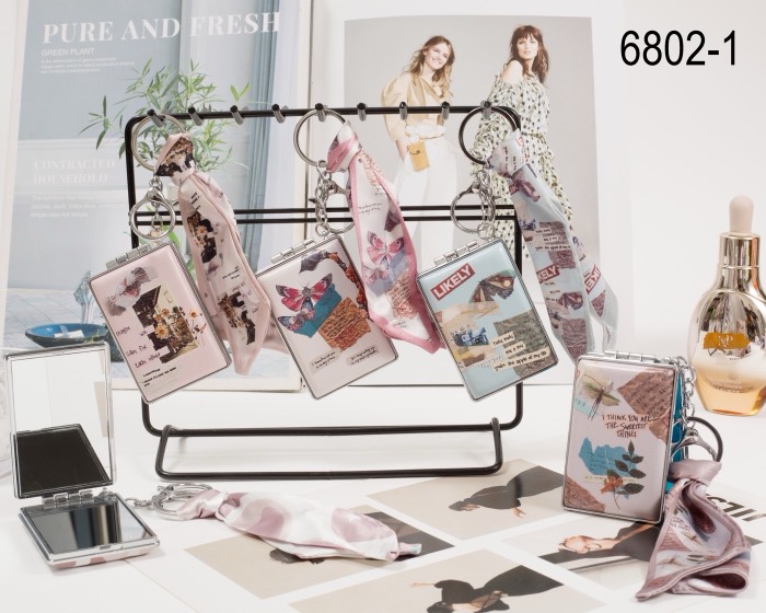 Kelebek ve çiçek desenli fularlı aynalı anahtarlık - Model 6802