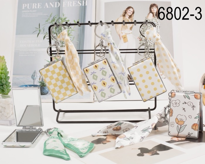 Puantiyeli ve damalı fularlı aynalı anahtarlık - Model 6802