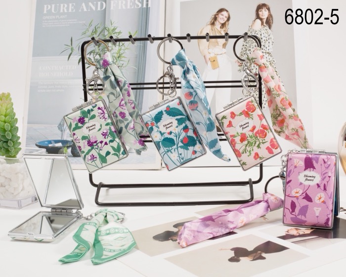 Pastel desenli fularlı aynalı anahtarlık - Model 6802