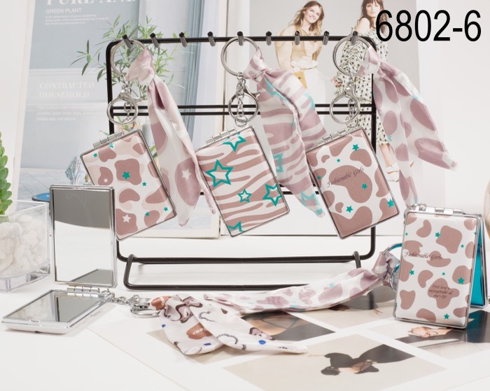 Çiçek desenli fularlı aynalı anahtarlık - Model 6802